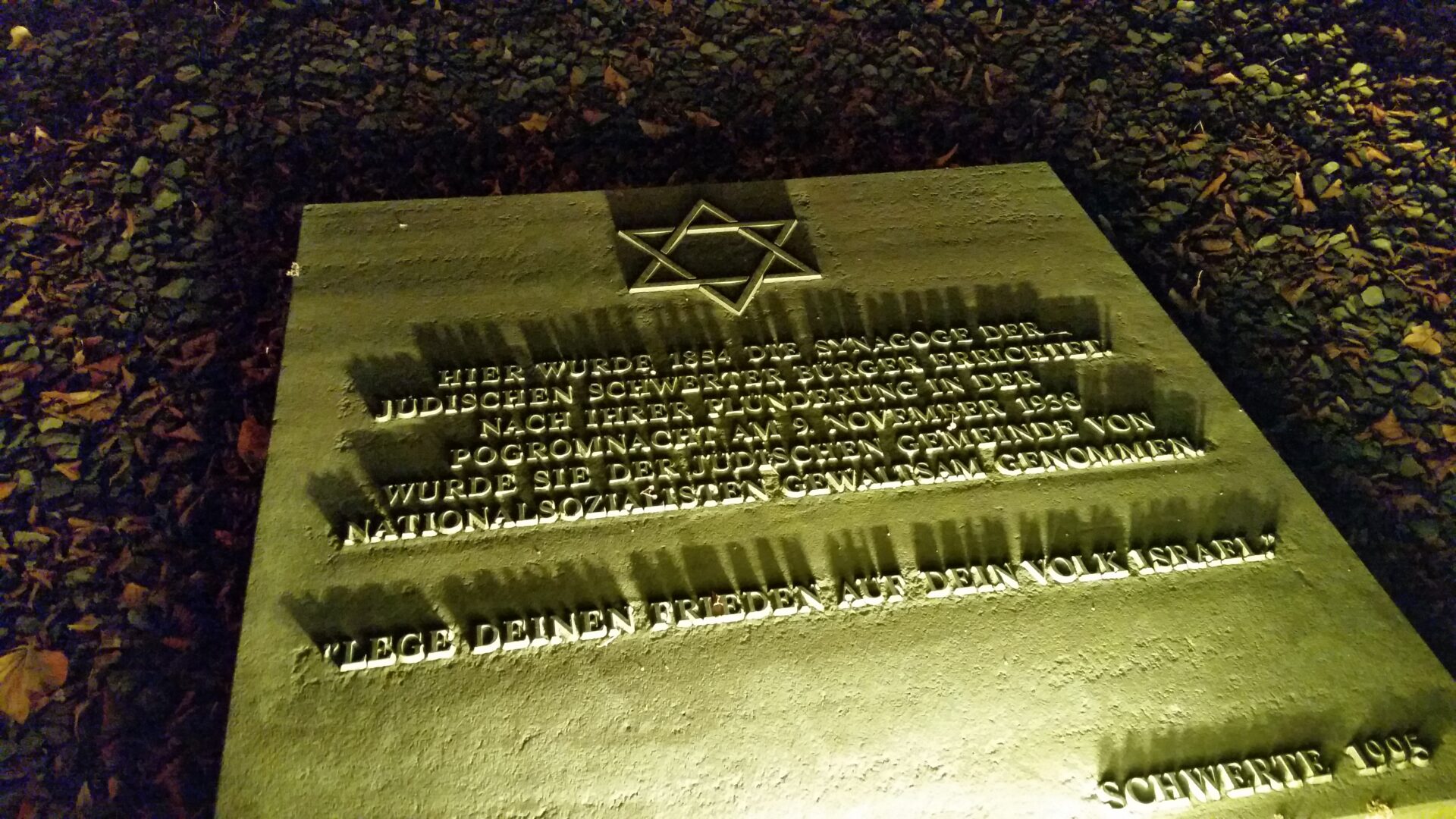 SynGed (Gedenkstein) Foto Held