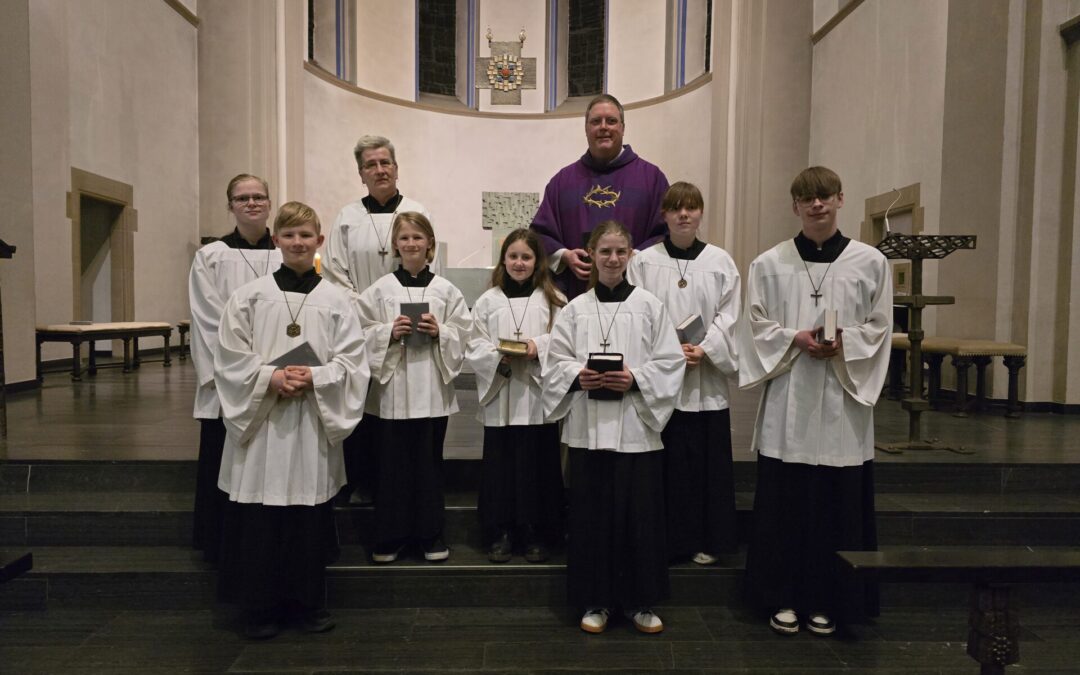 Neue Messdiener in St. Marien eingeführt